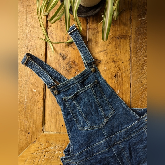 Distressed, cropped stretch denim overalls, size US 8, brand Divided by H&M - Picture 8 of 8